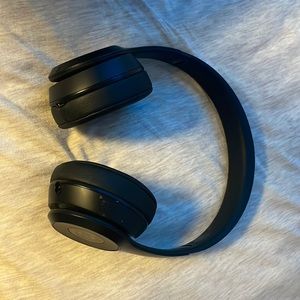Beats solo3 wireless headphones